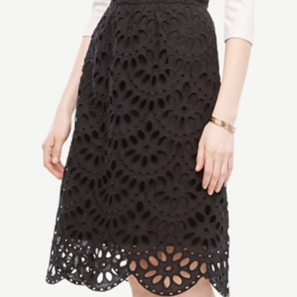 🖤 Ann Taylor Scalloped Skirt, Size 6